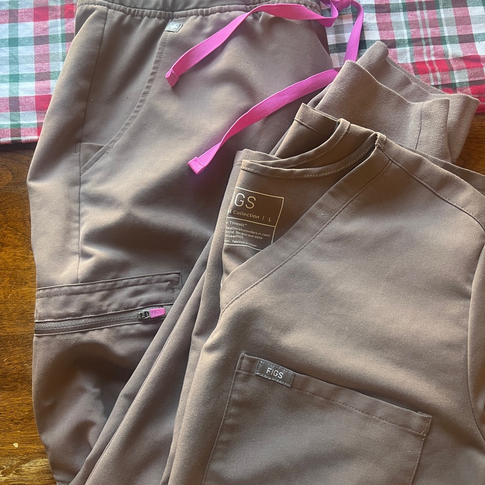 Figs Taupe Set
